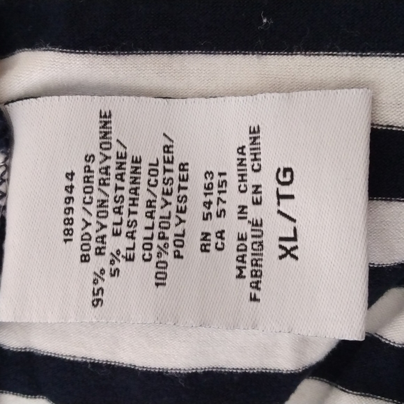 5/$20 Tommy Hilfiger T-shirt top, XL - Picture 4 of 5